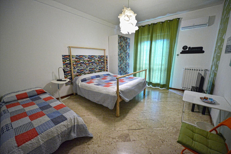 Bedroom 4, Aback, Bari