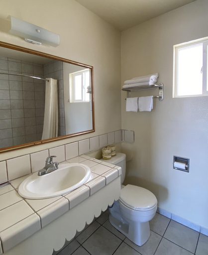 Bathroom 3, Holiday Motel, Santa Clara