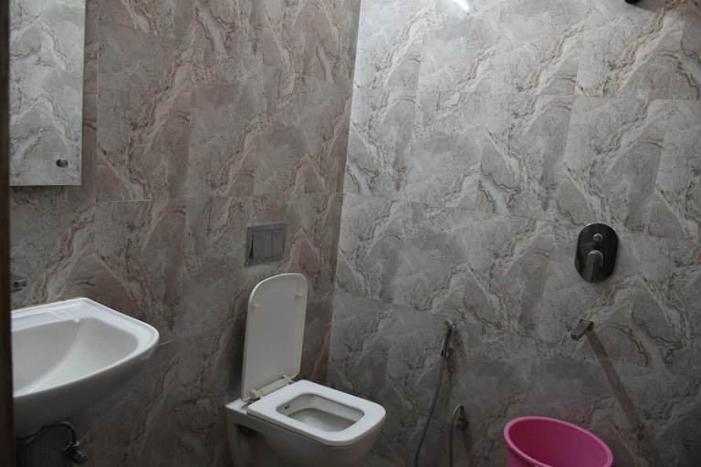 Bathroom 4, Hotel City Grand, Varanasi