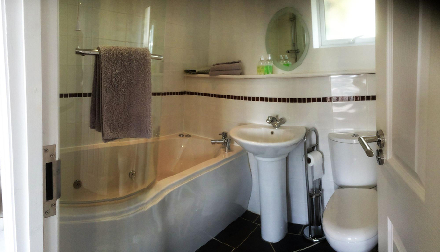 Bathroom 4, Gosfield Lake Resort, Essex
