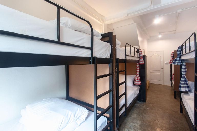 Bedroom 4, FoRest Bed & Brunch - Hostel, Khlong Toey