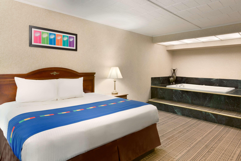Bedroom 4, Park Inn Sharon Pa, Mercer