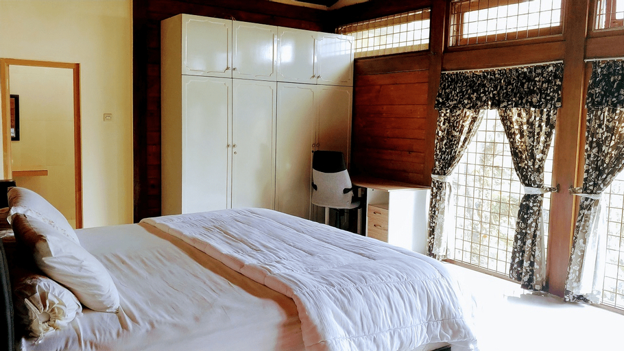 Villa Yaputra Puncak 4BR 10-persons, Bogor