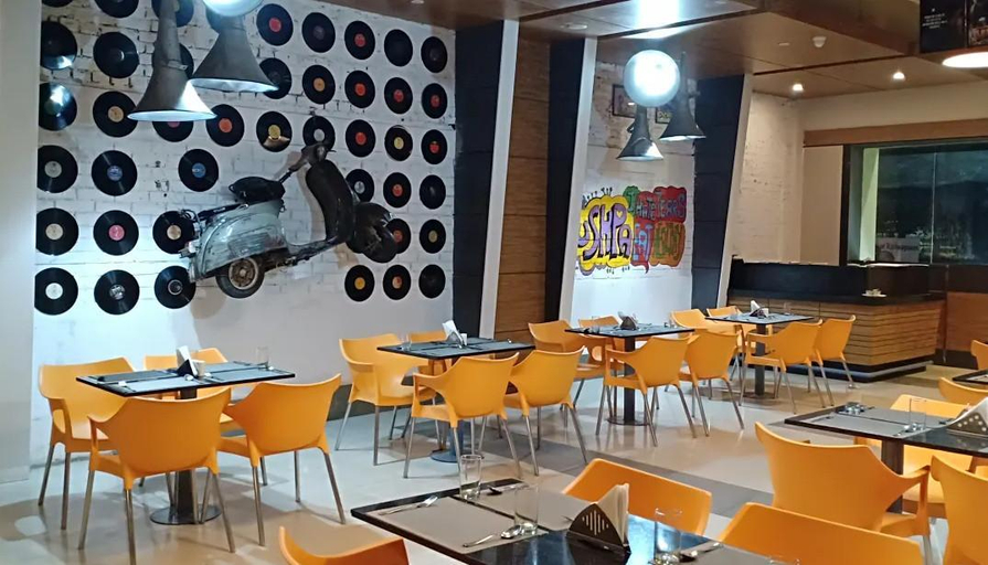 Food & Drinks 5, Hotel Polo Max, Kaushambi