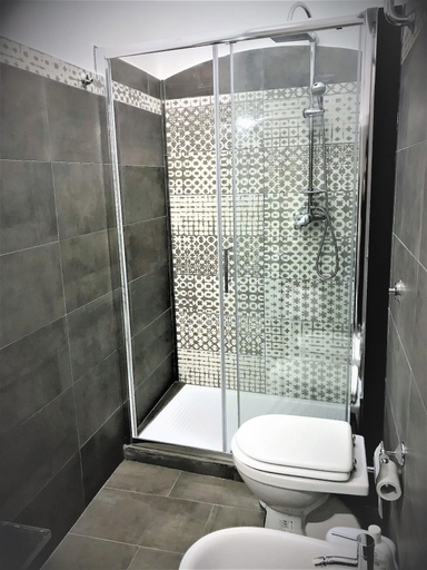 Bathroom 4, Domo All'Antico Borgo, Oristano
