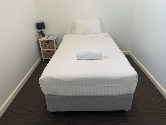 Bedroom 5, Garden Hotel, Dubbo - Pt A
