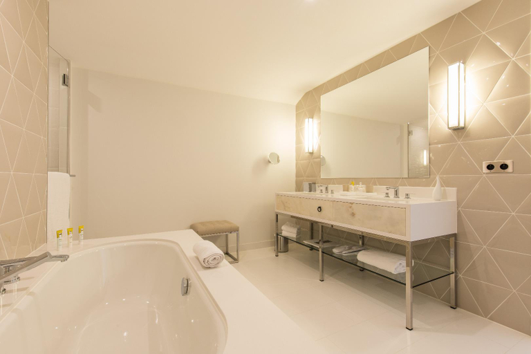 Bathroom, Innside Paris Charles de Gaulle, Val-d'Oise