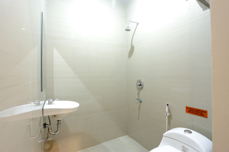 Bedroom 4, RedDoorz Plus near Solo Paragon Mall, Solo