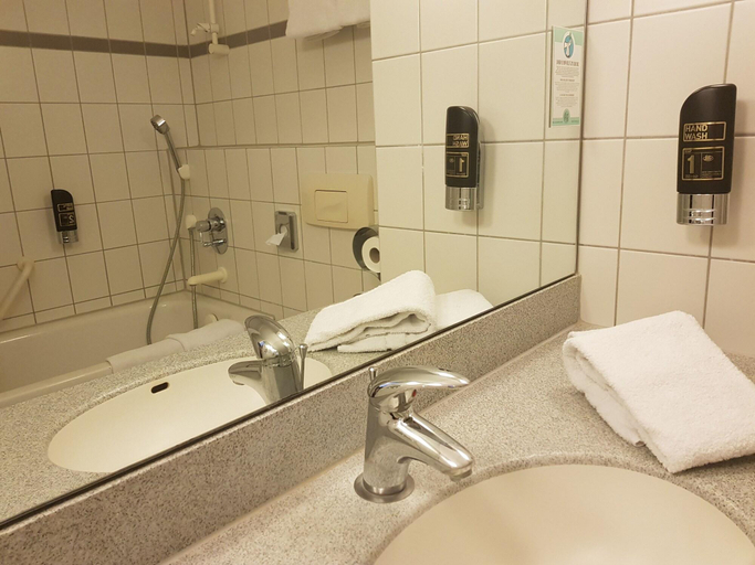 Bathroom 4, City Hotel Fortuna, Reutlingen