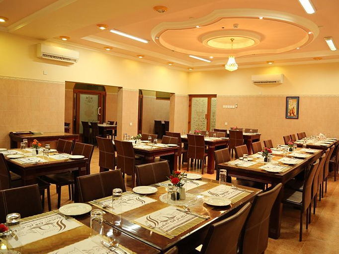 Food & Drinks 4, Shorfet Al-Alamin Hotel, Al Hamra
