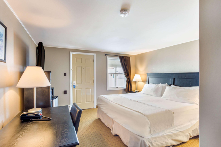 Bedroom 3, Rodeway Inn Gorham, Coos