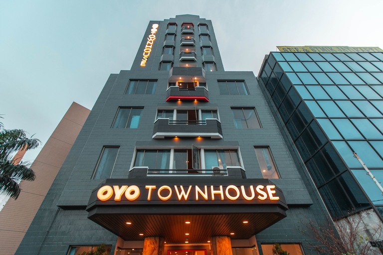 OYO Townhouse 1 Hotel Salemba Near RS PGI Cikini, Central Jakarta