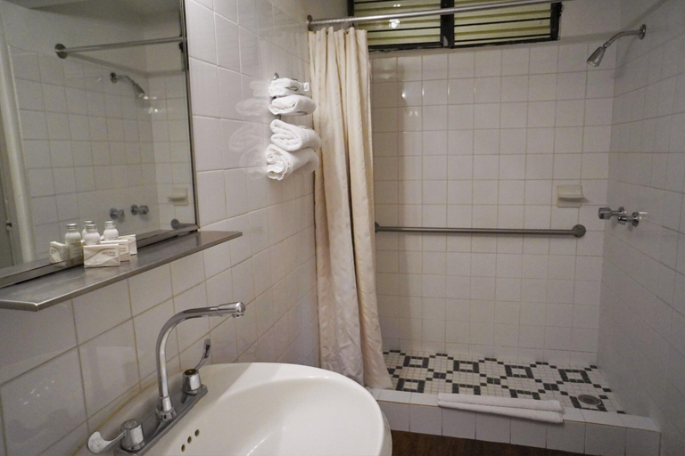 Bathroom 4, Casa Del Caribe Inn