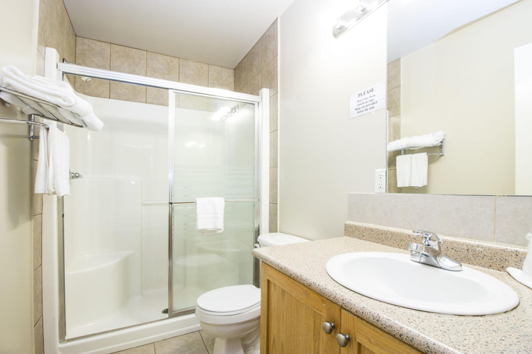 Bathroom 3, West Country Inn, Division No. 11