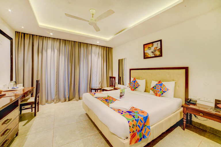 Bedroom 4, Fabhotel King S Court, North Goa
