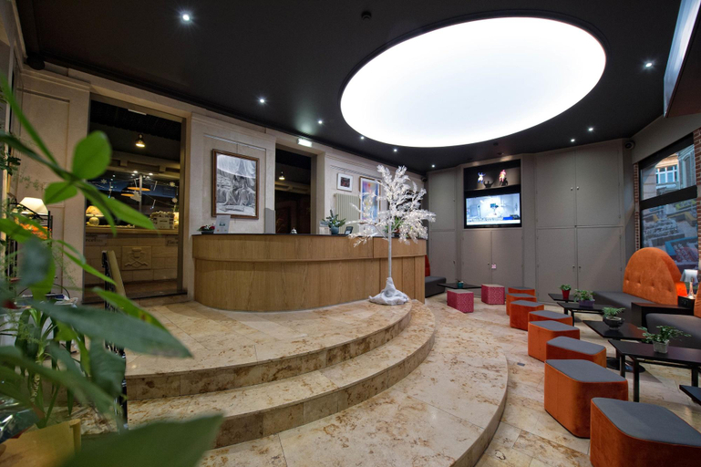 Public Area 4, La Terrasse, Nord