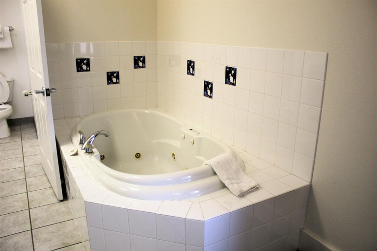Bathroom 4, Puffin Inn, Anchorage