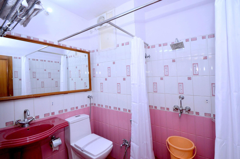 Bathroom 4, Hotel Arya Niwas, Jaipur