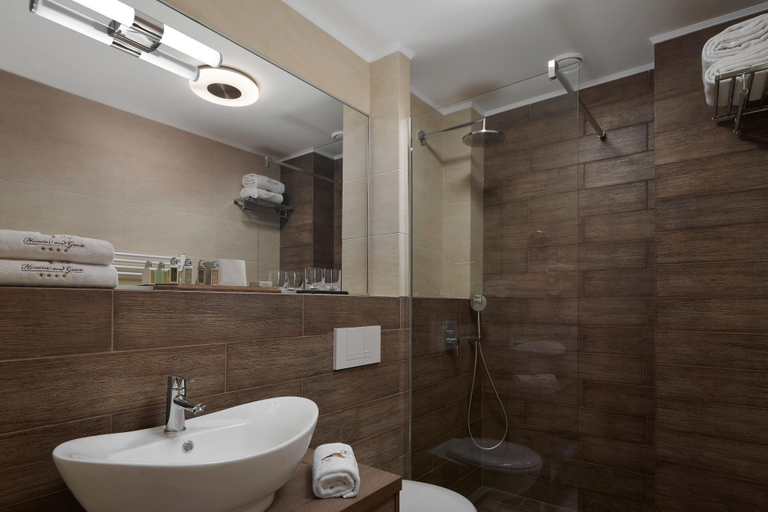 Bathroom 4, Honour and Grace Hotel, Karlovy Vary