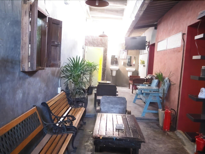 Others 5, Big Boss Hostel, Ko Phangan