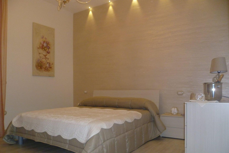 Bedroom 2, B&B Domus Pompeii, Napoli