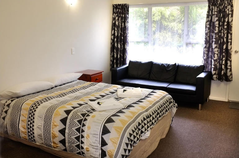 Bedroom 3, Westport Motels, Buller