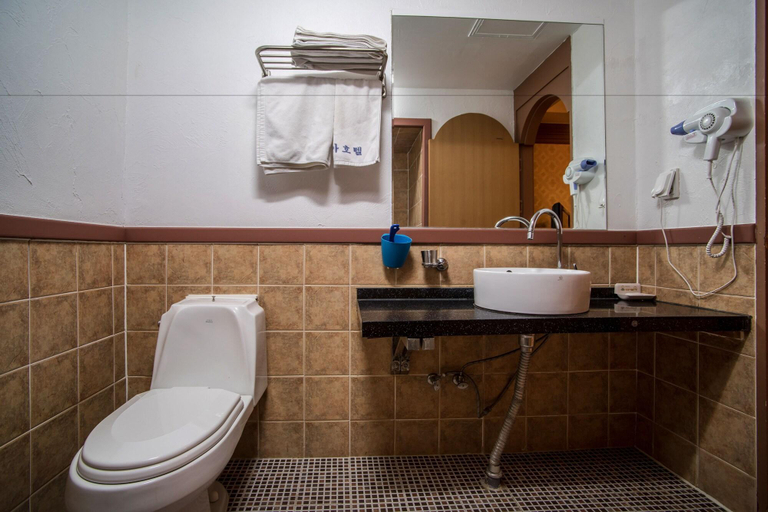Bathroom 4, Jeju Gaia Hotel, Jeju