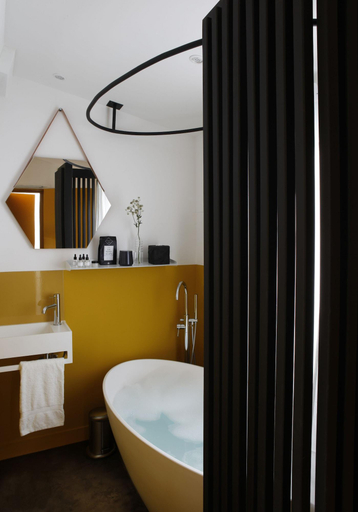 Bathroom 4, Beauquartier - Marais, Vertus, Paris