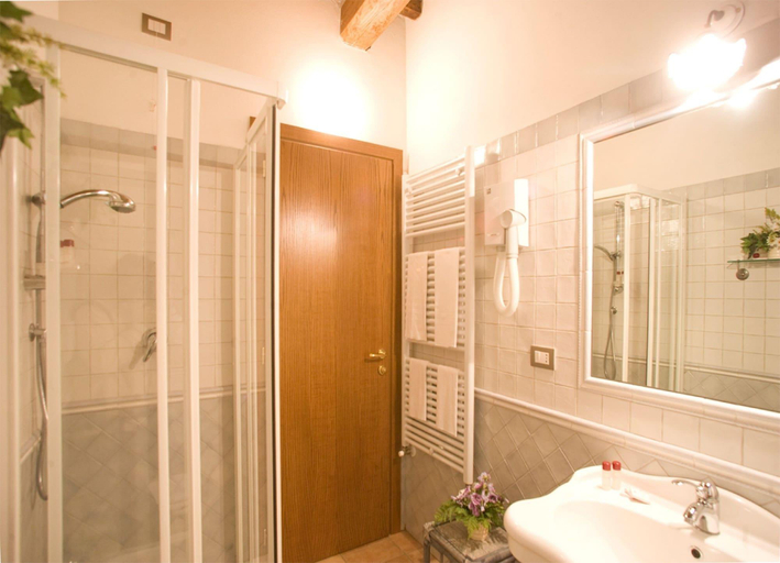 Bathroom 3, Agriturismo Le Cascatelle, Grosseto
