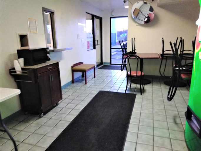 Public Area, Red Carpet Inn Jeffersonville, Clark