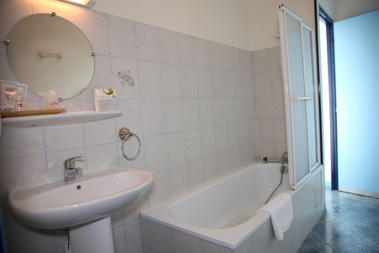 Bathroom 4, La Table des Bons Pères, Meuse