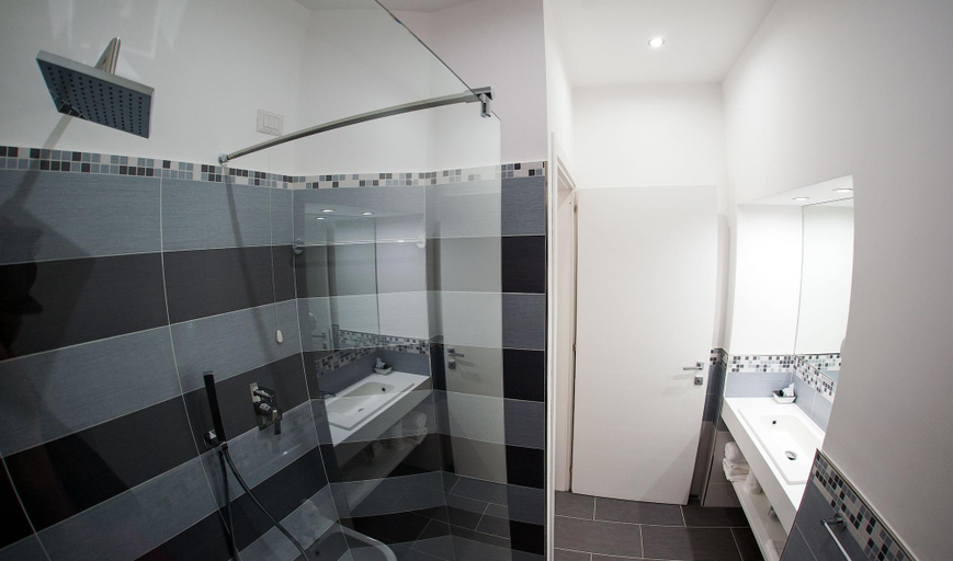Bathroom 5, B&B Diana, Enna