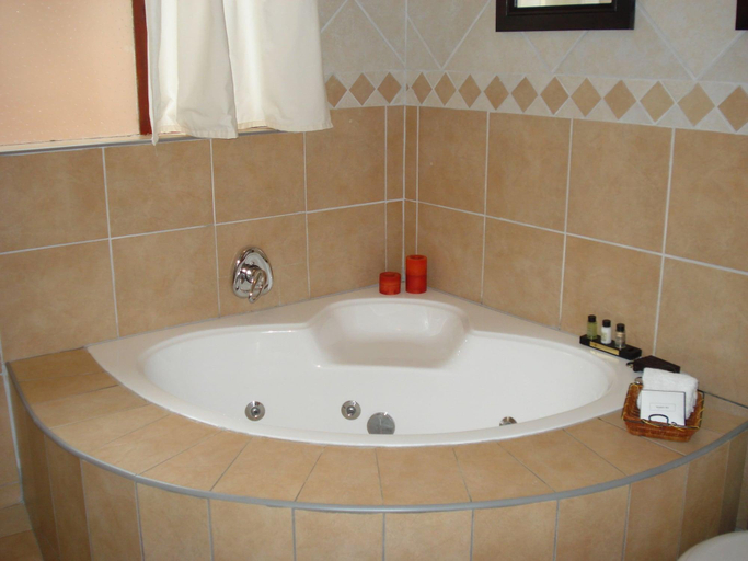 Bathroom 4, The Elephant Hills B&B, Uthungulu