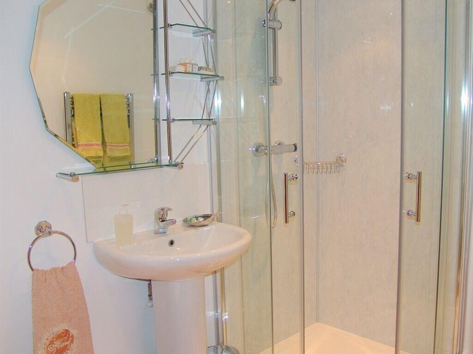 Bathroom 3, Hazels Roost, North Yorkshire