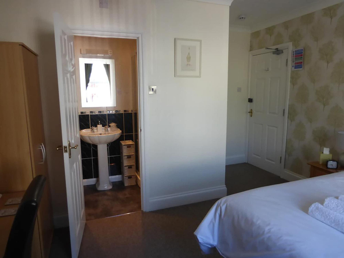 Bathroom 4, Blenheim House, Torbay