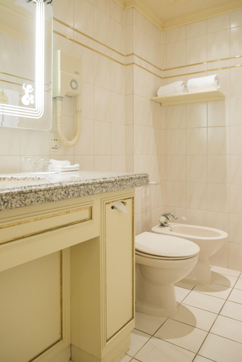 Bathroom 5, The Historic Huis ter Duin, Noordwijk