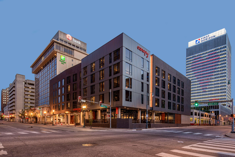 Exterior & Views