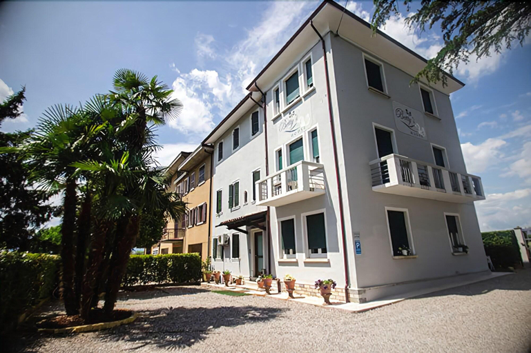 Exterior & Views 2, Betty's House, Verona