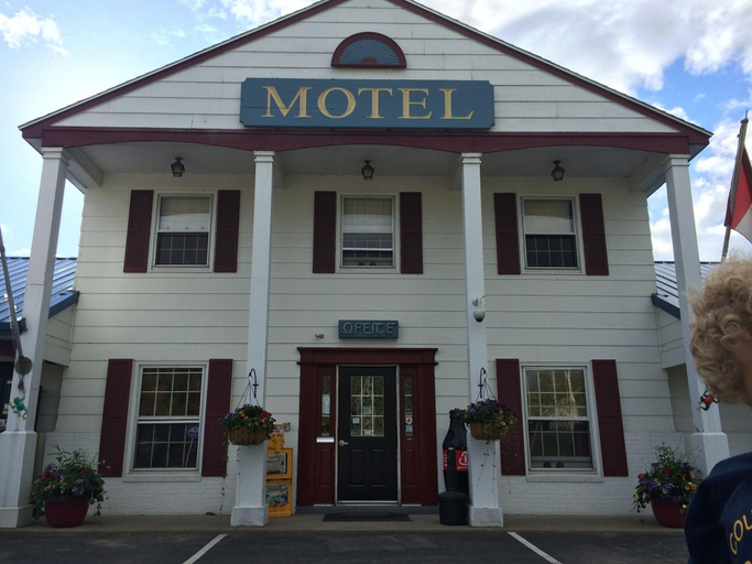 Exterior & Views 3, Colonial Valley Motel, Franklin