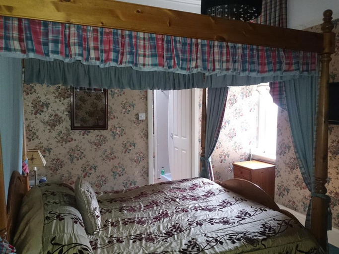 Bedroom 2, Albert Hotel, Aberdeenshire