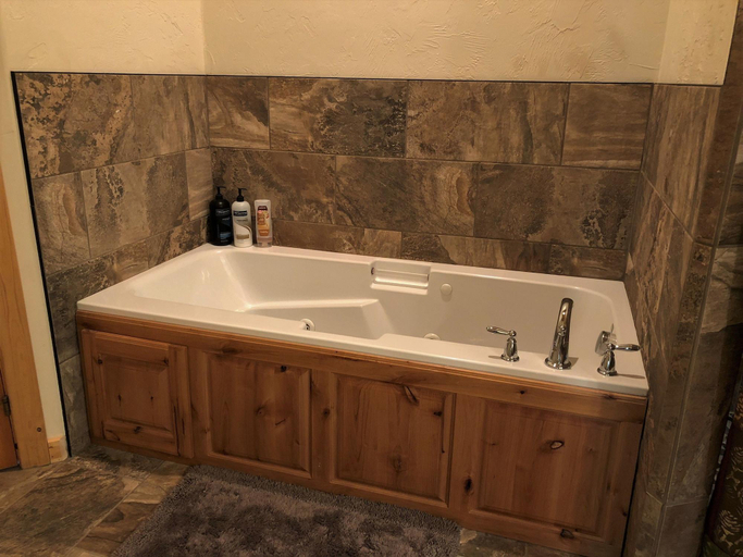 Bathroom 4, Kilgore Mountain Hideaway B&B, Fremont