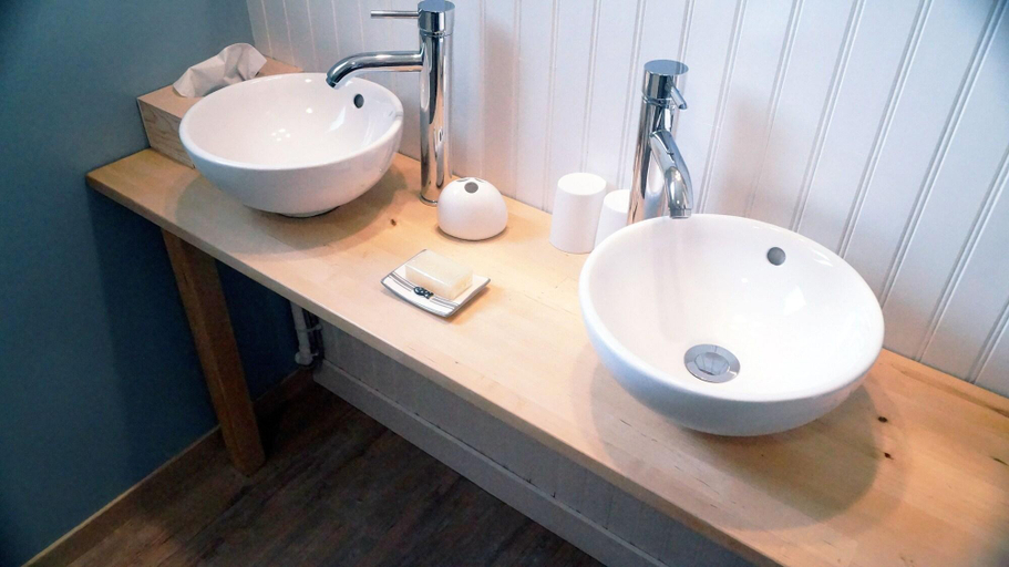 Bathroom 4, Ailes et Iles, Côtes-d'Armor