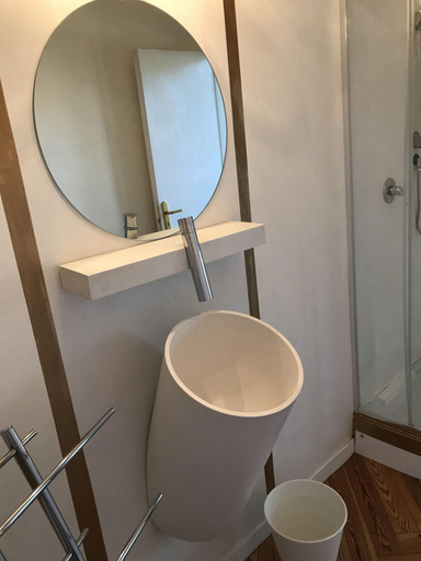 Bathroom 5, Civico 7, Torino