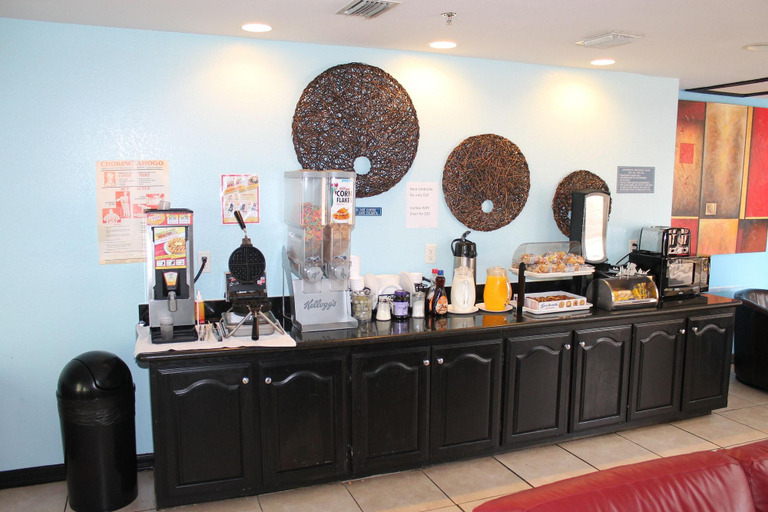 Food & Drinks, Blue Bay Inn & Suites, Cameron