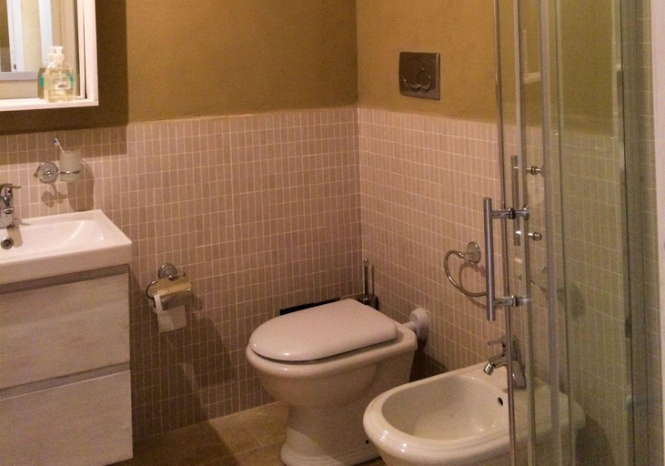 Bathroom 5, Borgo del Carato, Syracuse