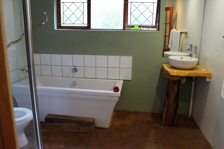 Bathroom 3, Tidewaters Accommodation, Buffalo City