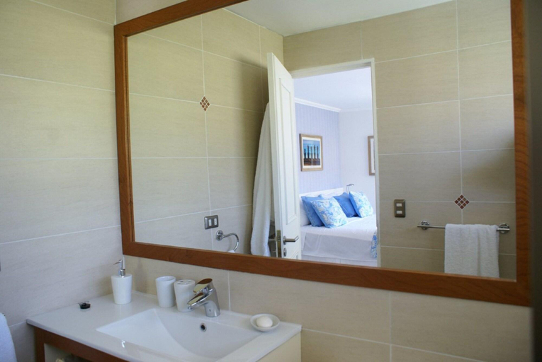 Bathroom, Brunos B&B, Santiago