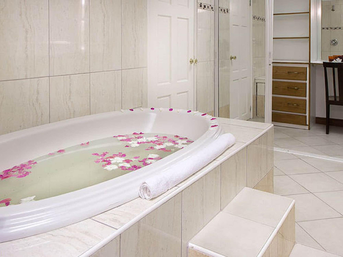 Bathroom 4, Cattleya Hotel