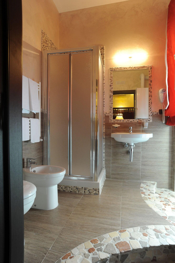 Bathroom 4, Muro Torto Cairoli, Foggia