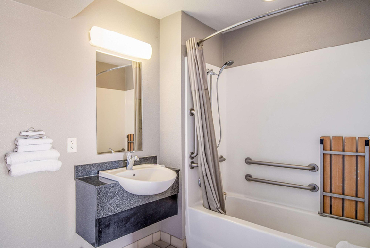 Bathroom 4, Motel 6 Elko, NV, Elko